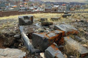 Pineh Shalvar Cemetery near Tabriz (East Azerbaijan)