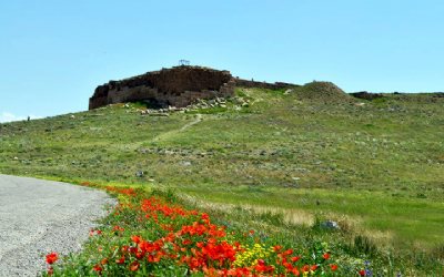 The Tall-i Takht Citadel, Throne hill