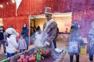 Pomegranate festival in Ab-o-Atash Plaza - Tehran
