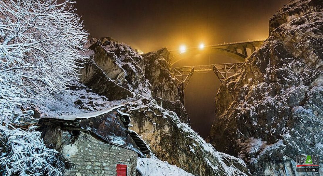 The Veresk bridge connects the railway between Tehran and the Caspian Sea region. It is located in Mazandaran Veresk district of Savadkuh County The Veresk bridge connects the railway between Tehran and the Caspian Sea region. It is located in Mazandaran Veresk district of Savadkuh County