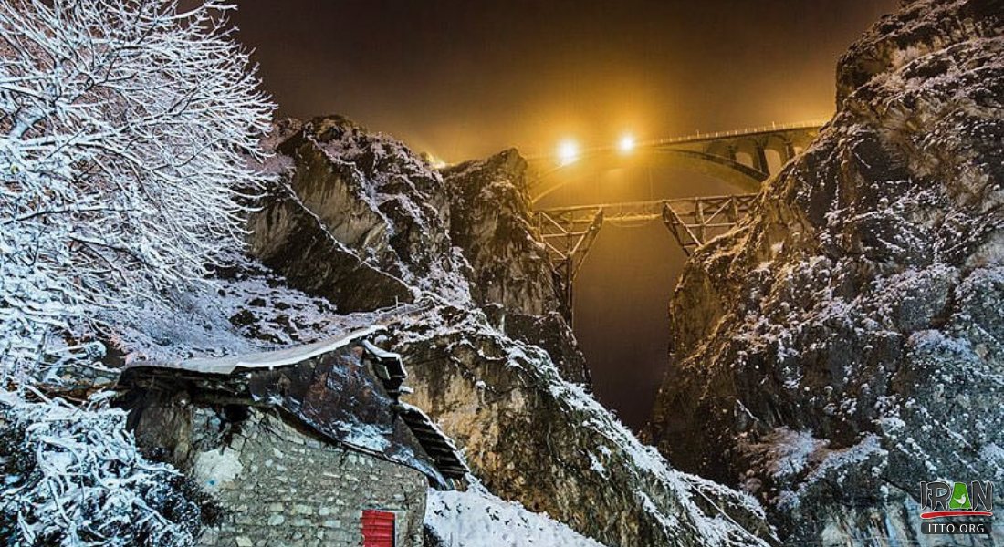 The Veresk bridge connects the railway between Tehran and the Caspian Sea region. It is located in Mazandaran Veresk district of Savadkuh County