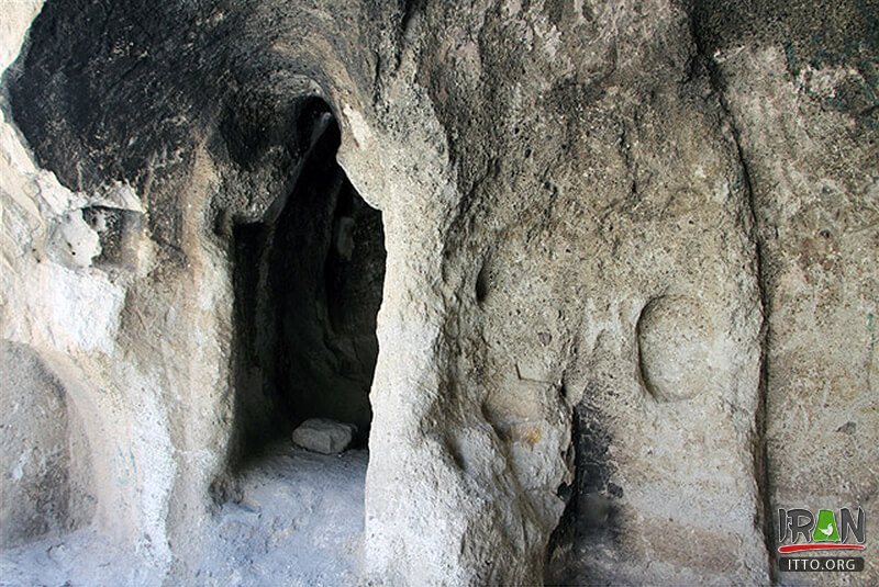 Tomb of Shirin and Farhad,Sa'dal rocky church,گوردخمه سیرین و فرهاد,مقبره شیرین و فرهاد,قبر شیرین و فرهاد,چالدران,سیاه چشمه,siahcheshmeh,chalderan,chaldoran,shirin and farhad catacomb,shirin and farhad tomb,آذربایجان غربی,azarbaijan gharbi,west azarbaijan,west azerbaijan,rock church,kelisaye sangi,kelisa sangi,rock church,rocky church,کلیسای صخره ای‎