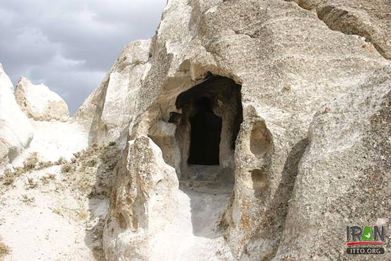 Tomb of Shirin and Farhad,گوردخمه سیرین و فرهاد,مقبره شیرین و فرهاد,قبر شیرین و فرهاد,چالدران,سیاه چشمه,siahcheshmeh,chalderan,chaldoran,shirin and farhad catacomb,shirin and farhad tomb,azarbaijan,azerbaijan,آذربایجان غربی