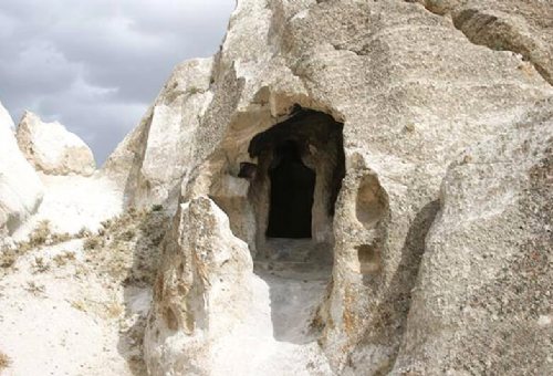 Tomb of Shirin and Farhad in Chaldoran (Siah Cheshmeh)